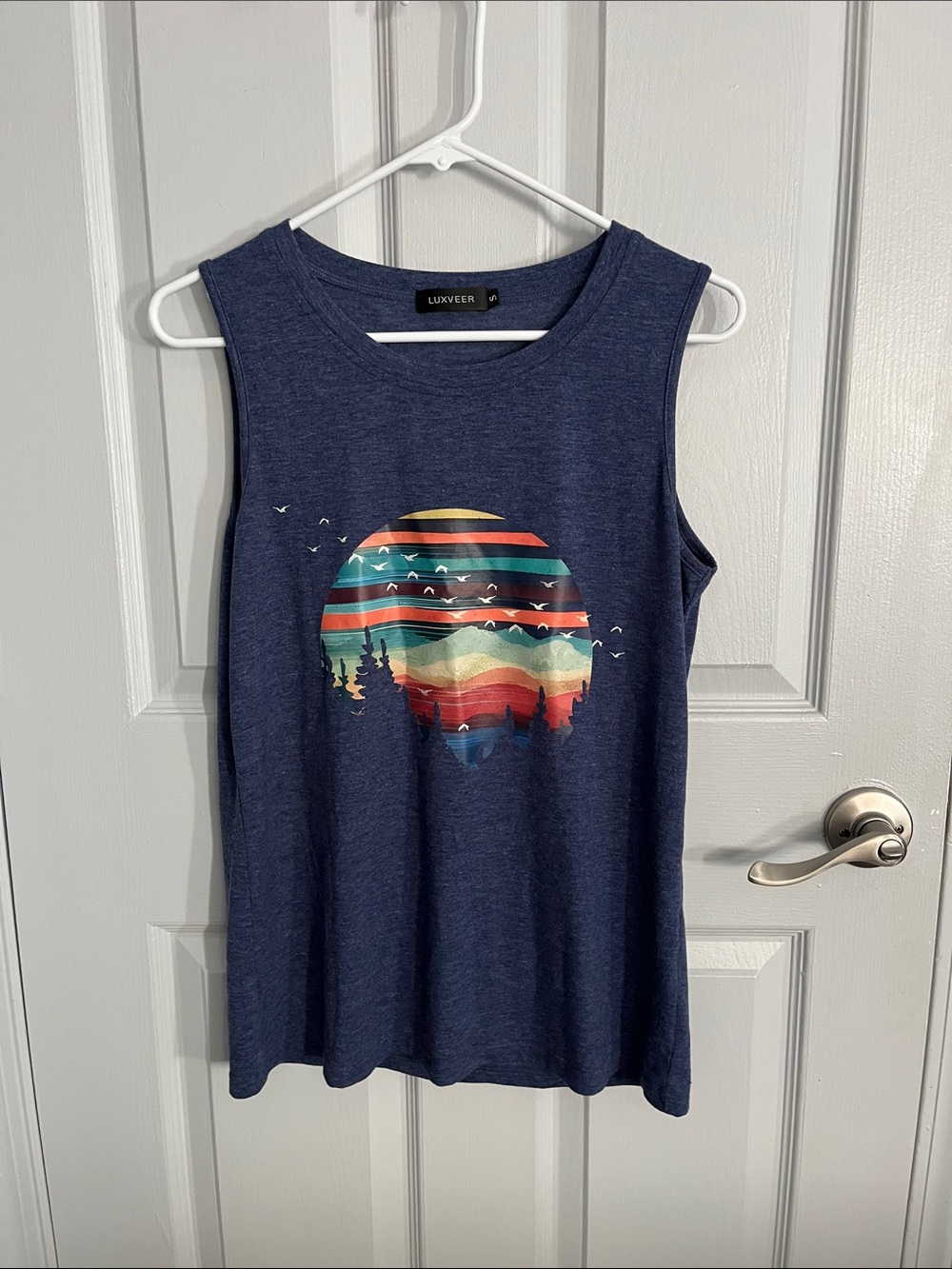 Luxveer Women's Navy Graphic Sleeveless Tank - Multicolor Sunset Print